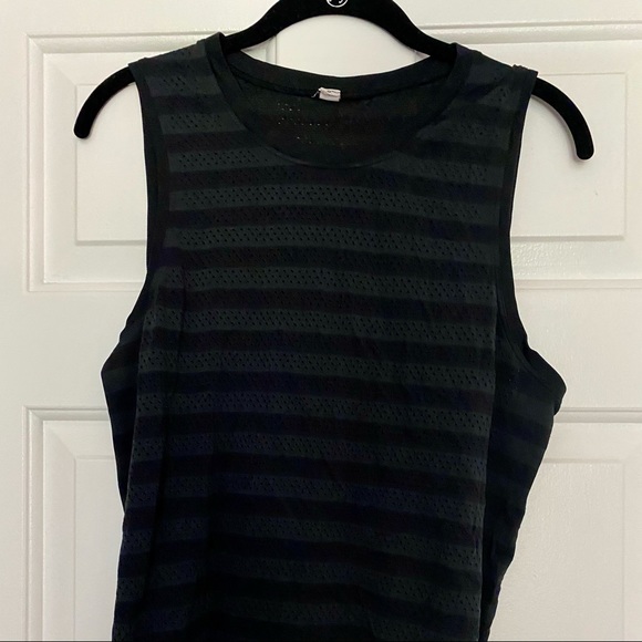Lululemon Breeze By Tank - Picture 2 of 5